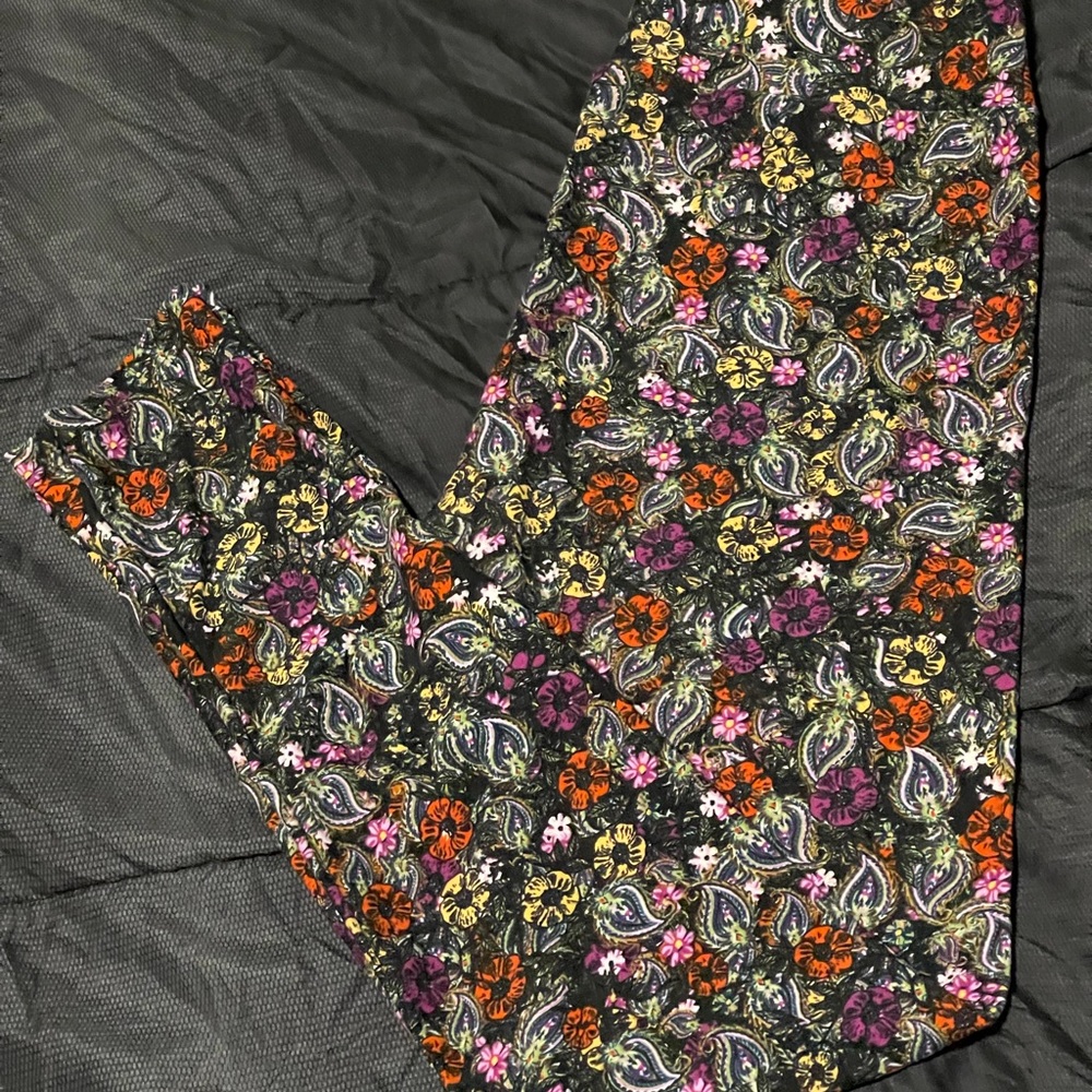 • Lularoe OS Leggings • Size 2-10 •